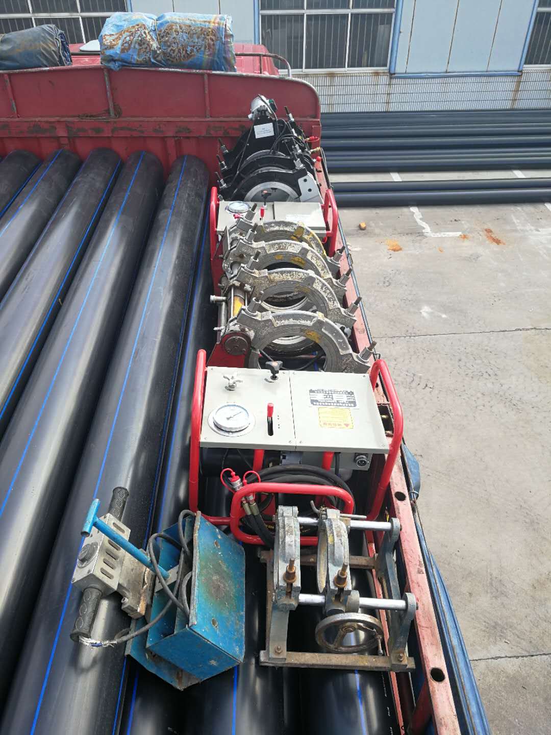 長龍PE管裝車現(xiàn)場